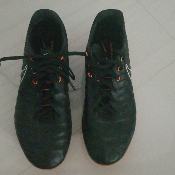 Soccer cleats - Picture 3 of 7